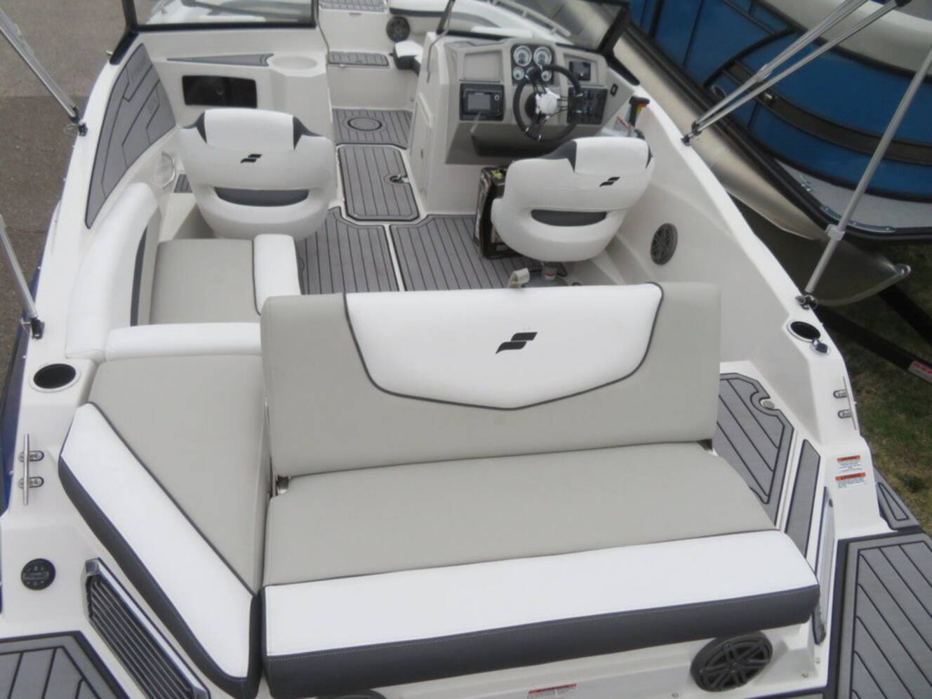 A photo of this 2023 Starcraft Marine SVX IO 210