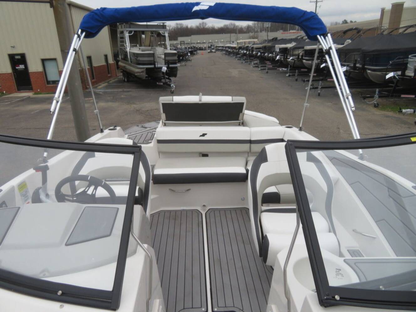 A photo of this 2023 Starcraft Marine SVX IO 210