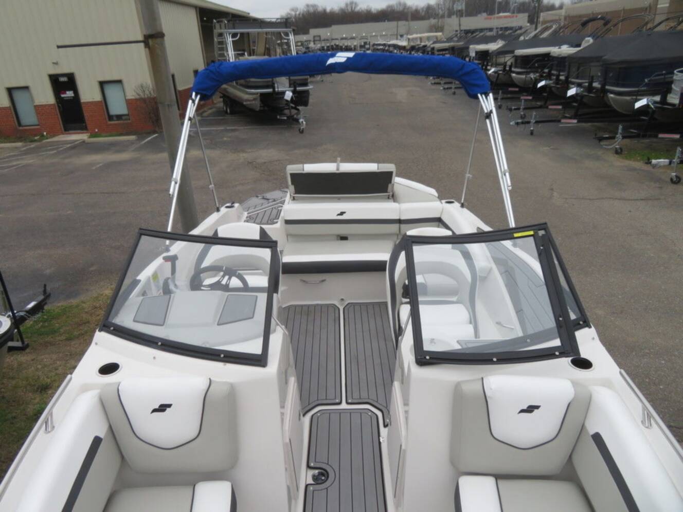 A photo of this 2023 Starcraft Marine SVX IO 210