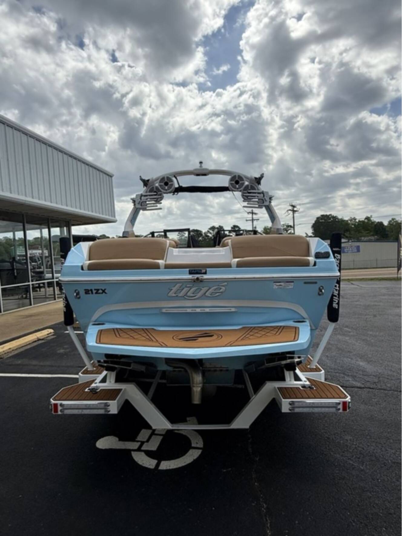 A photo of this 2021 Tige ZX Class 21 ZX