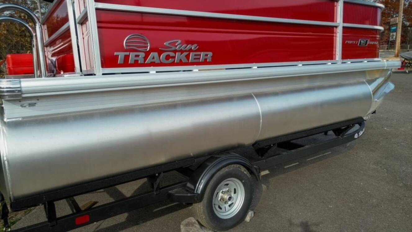 A photo of this 2026 Sun Tracker Party Barge® 16 DLX