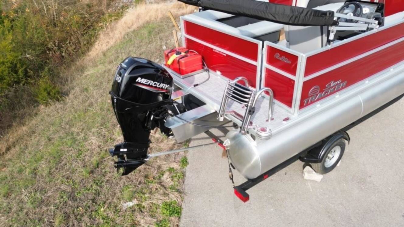 A photo of this 2026 Sun Tracker Party Barge® 16 DLX