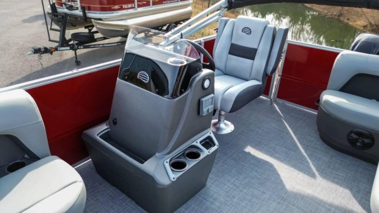 A photo of this 2026 Sun Tracker Party Barge® 16 DLX