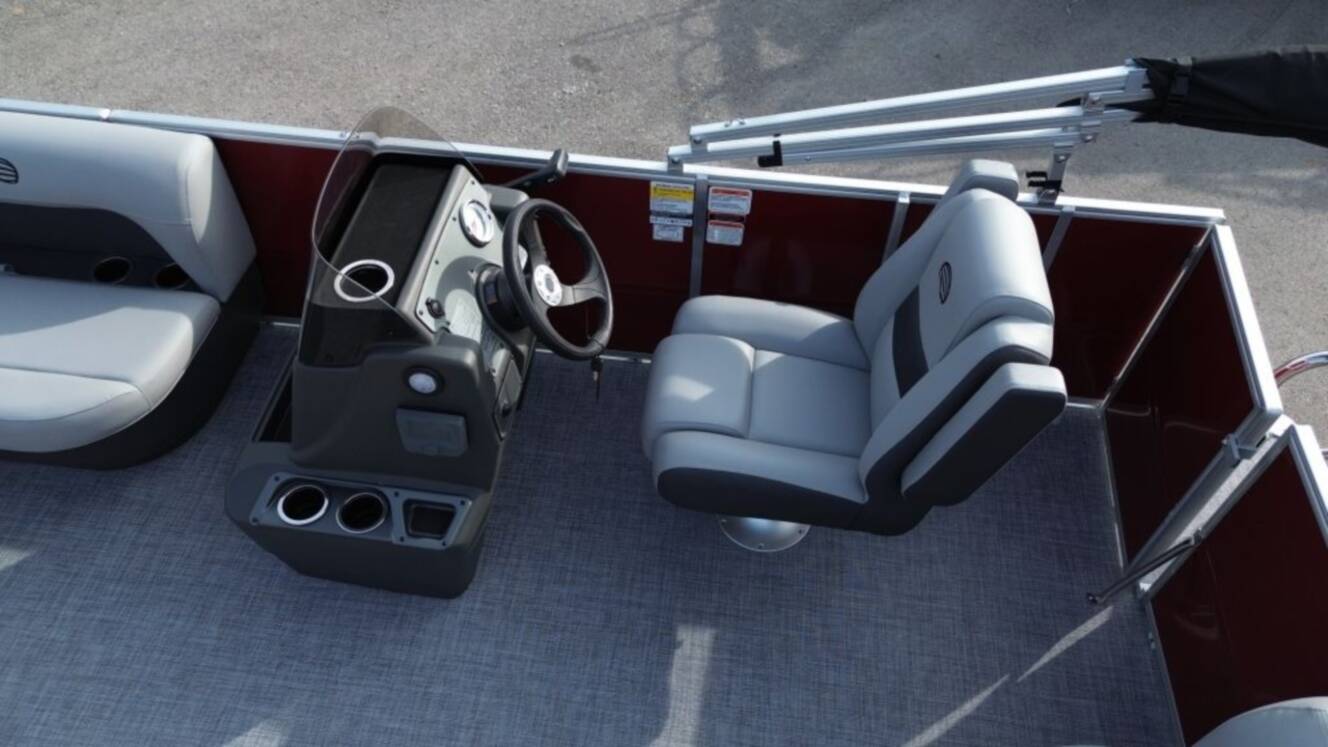 A photo of this 2026 Sun Tracker Party Barge® 16 DLX