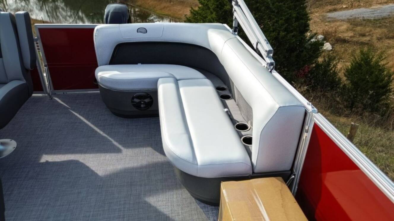 A photo of this 2026 Sun Tracker Party Barge® 16 DLX