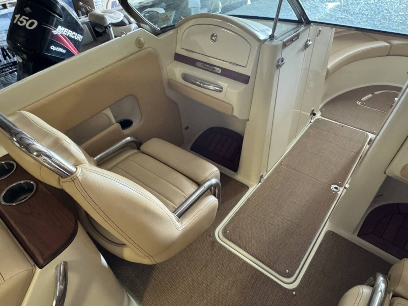 A photo of this 2012 Chris-Craft Launch 28