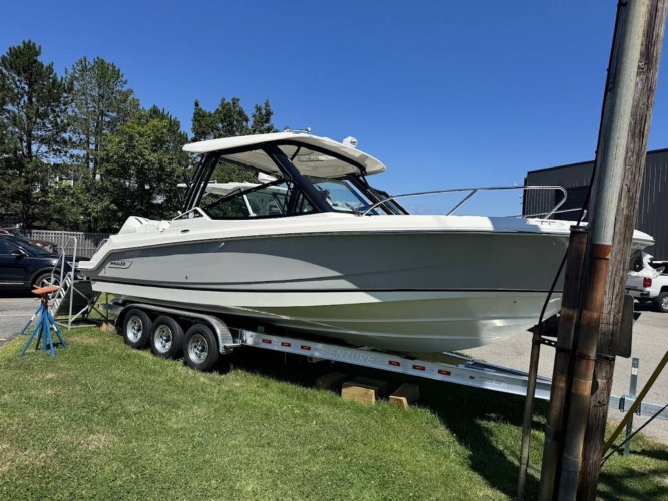 A photo of this 2026 Boston Whaler 280 Vantage