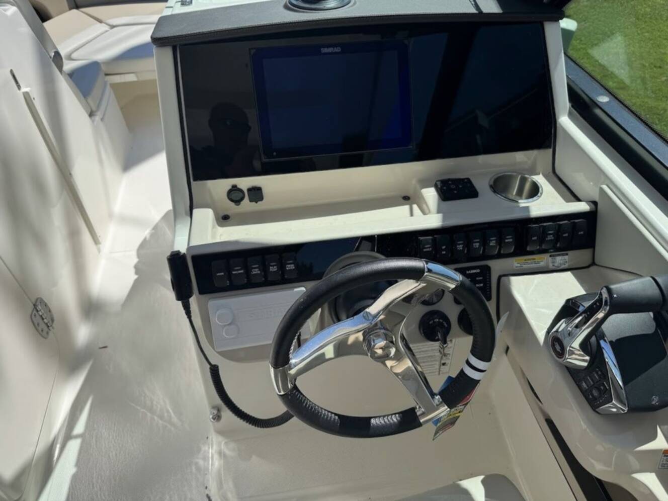 A photo of this 2026 Boston Whaler 280 Vantage