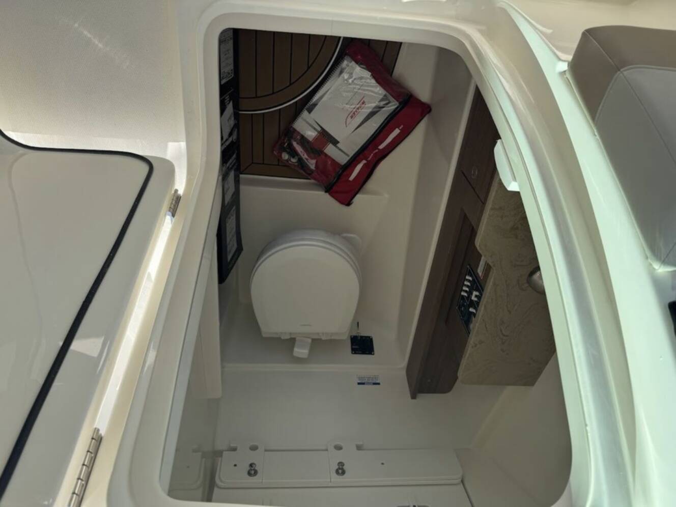 A photo of this 2026 Boston Whaler 280 Vantage