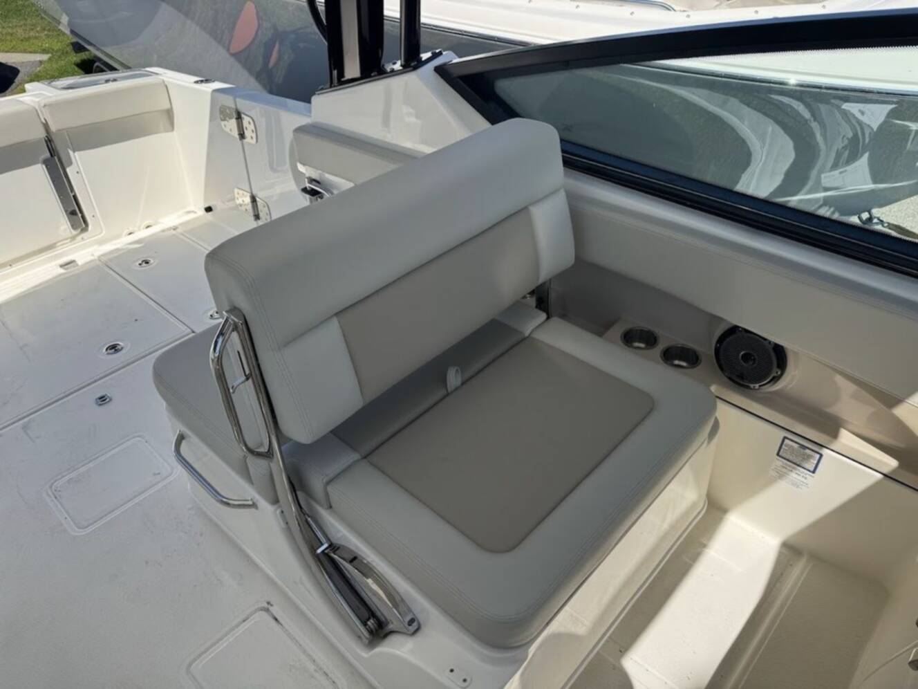 A photo of this 2026 Boston Whaler 280 Vantage