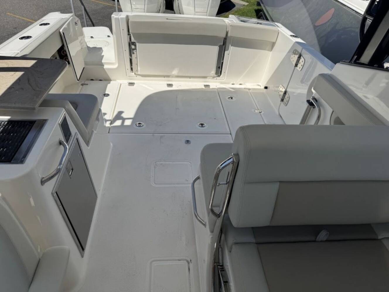 A photo of this 2026 Boston Whaler 280 Vantage