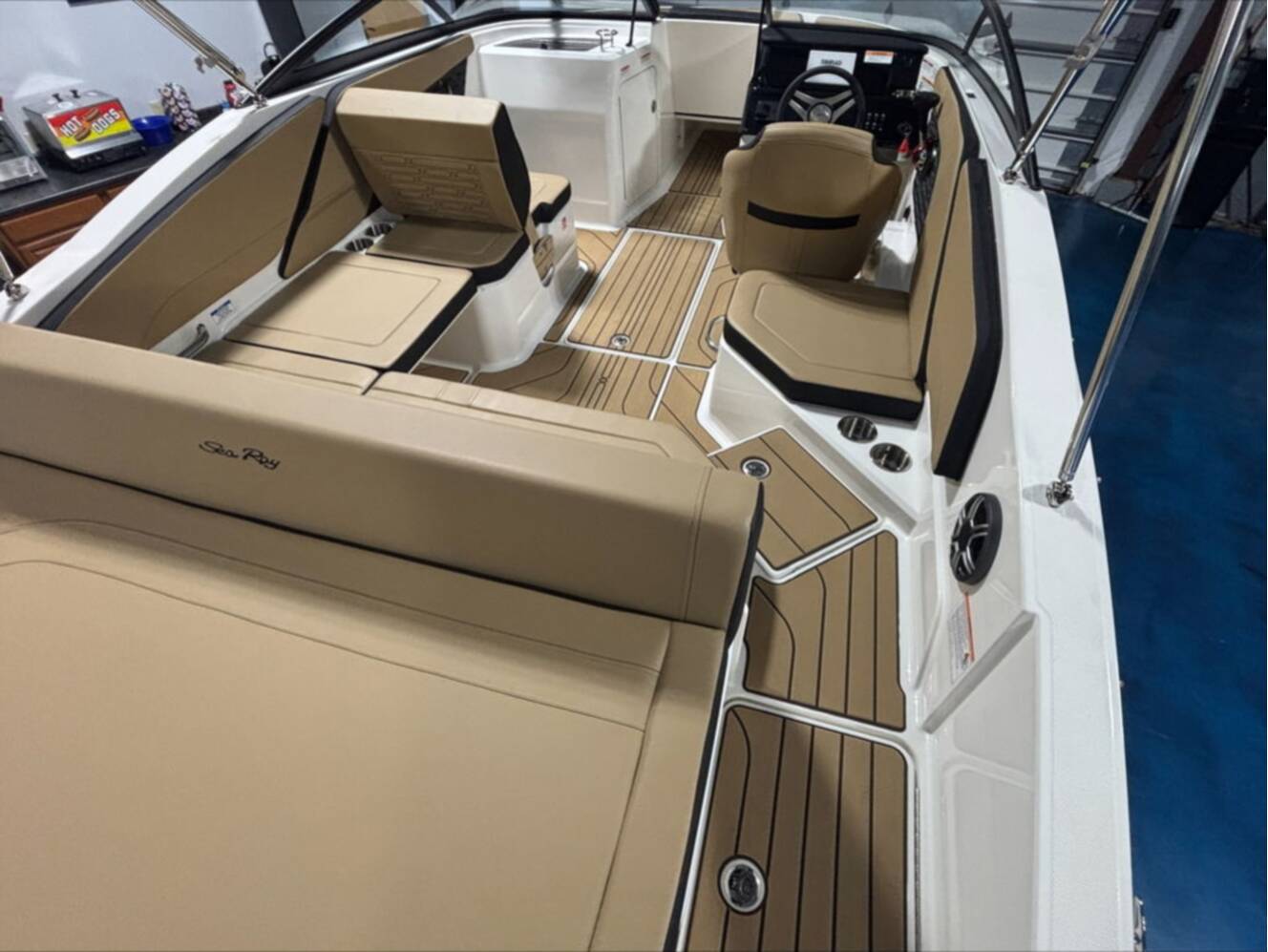 A photo of this 2026 Sea Ray 210 SPX