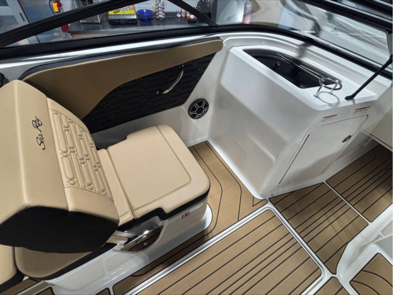 A photo of this 2026 Sea Ray 210 SPX