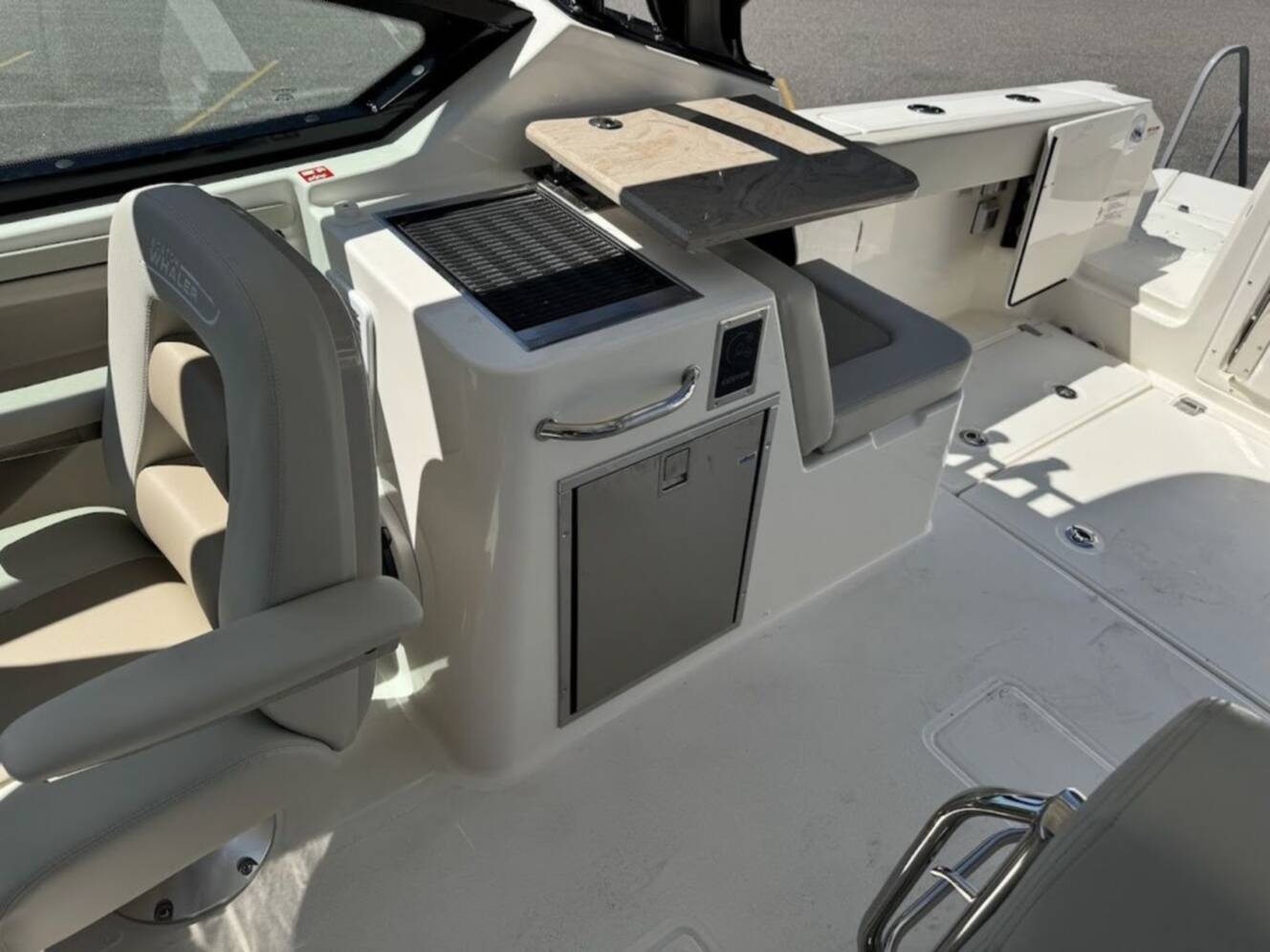 A photo of this 2026 Boston Whaler 280 Vantage