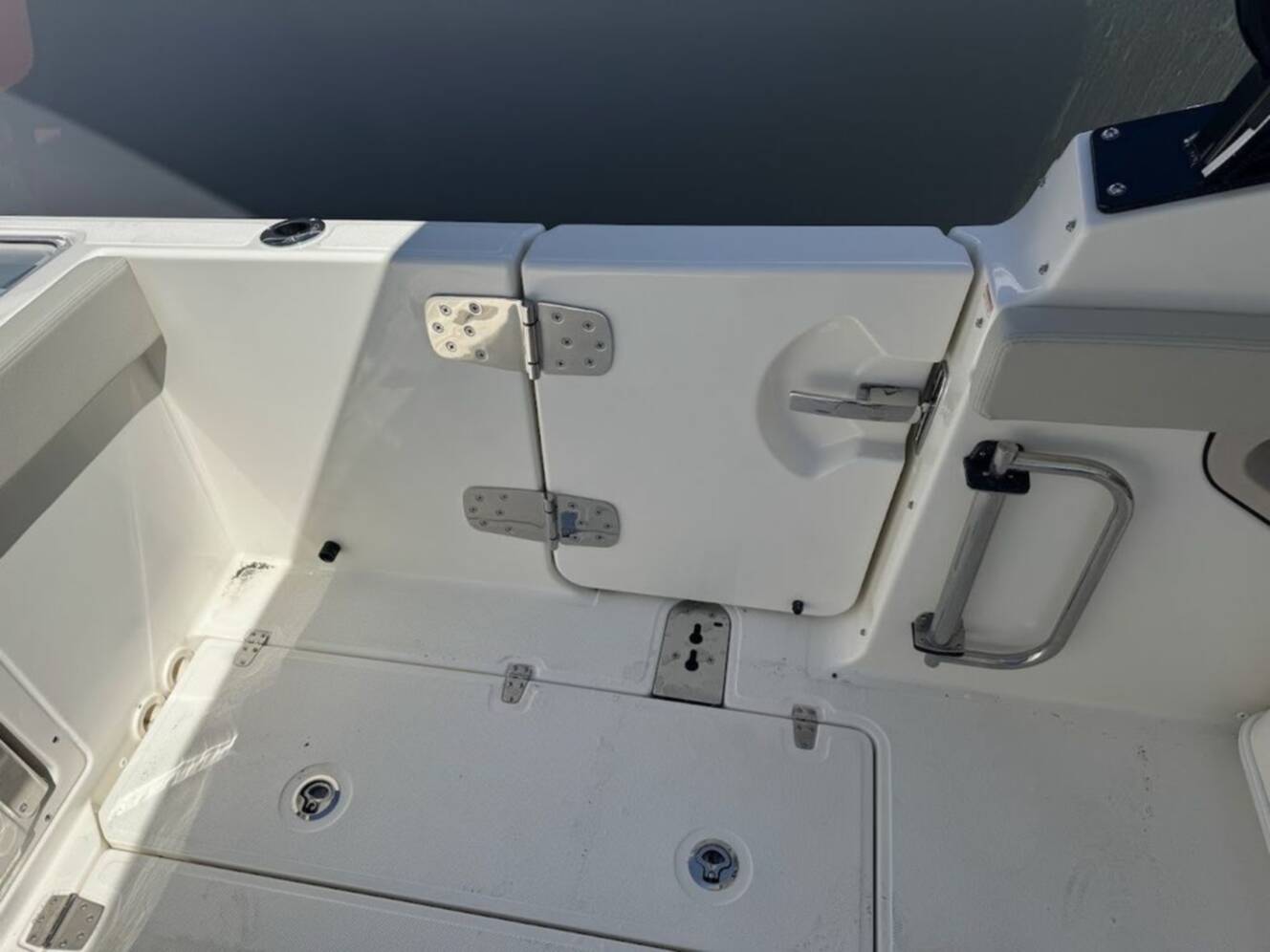 A photo of this 2026 Boston Whaler 280 Vantage