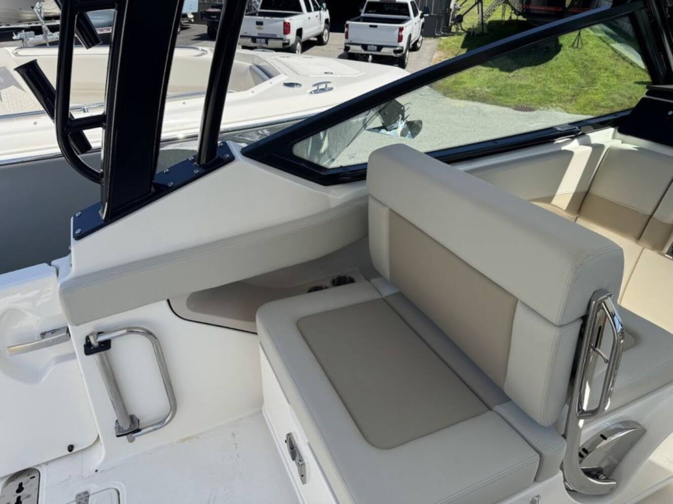 A photo of this 2026 Boston Whaler 280 Vantage
