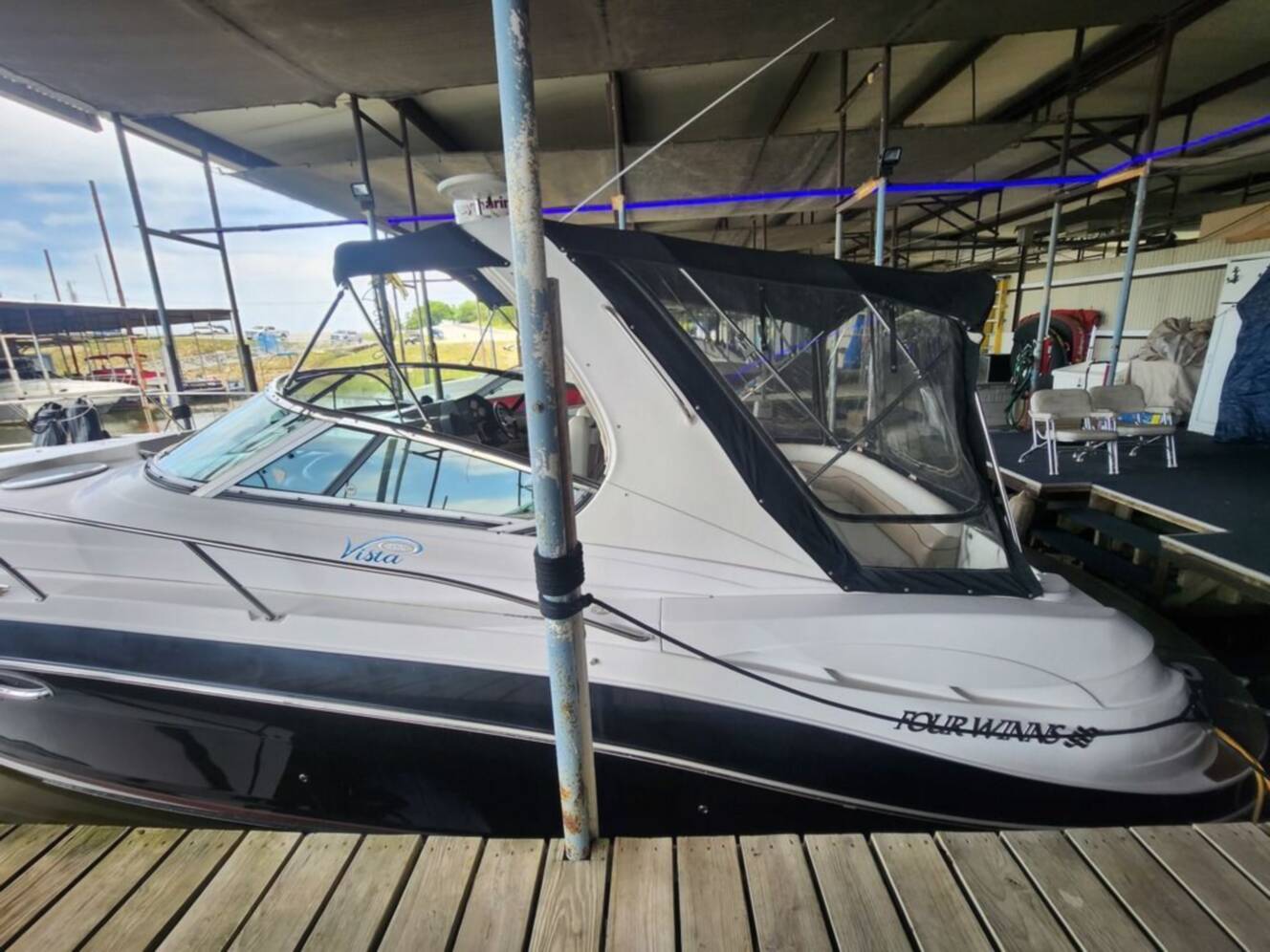 A photo of this 2007 Four Winns 358 Vista