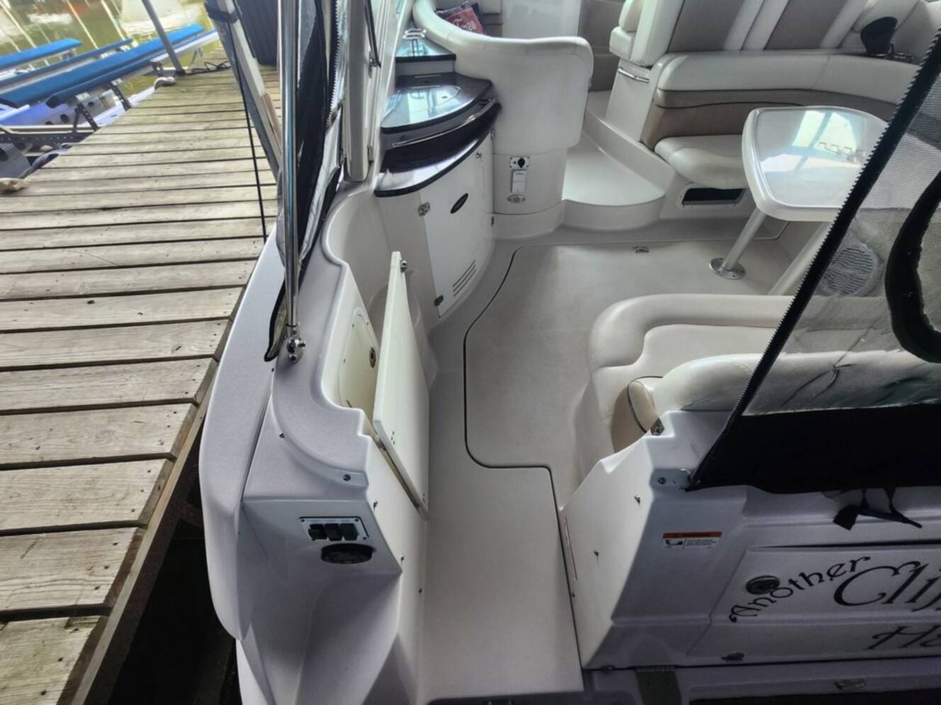A photo of this 2007 Four Winns 358 Vista