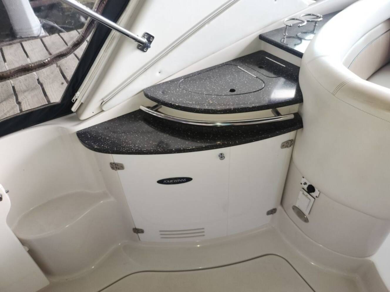 A photo of this 2007 Four Winns 358 Vista