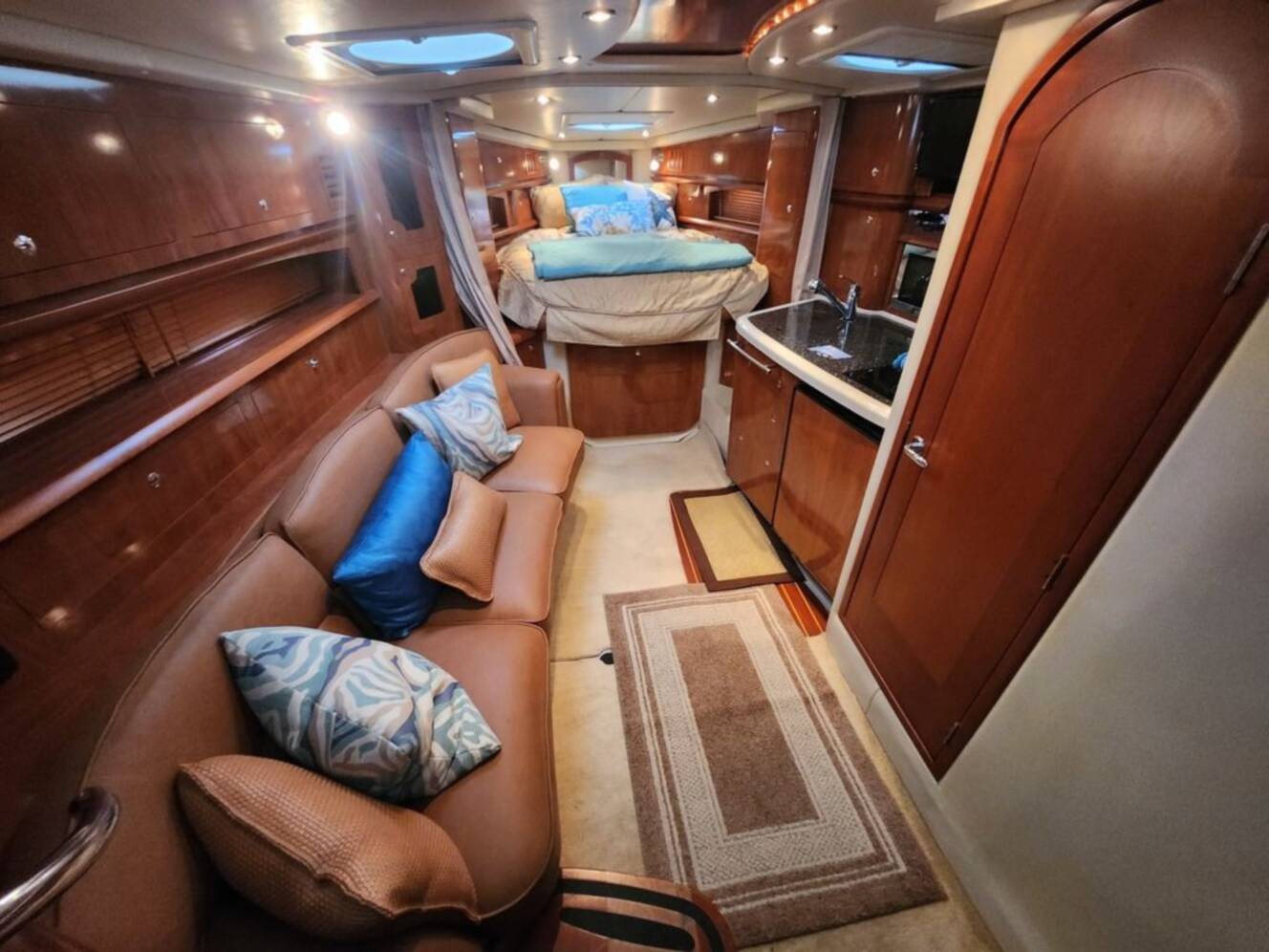 A photo of this 2007 Four Winns 358 Vista