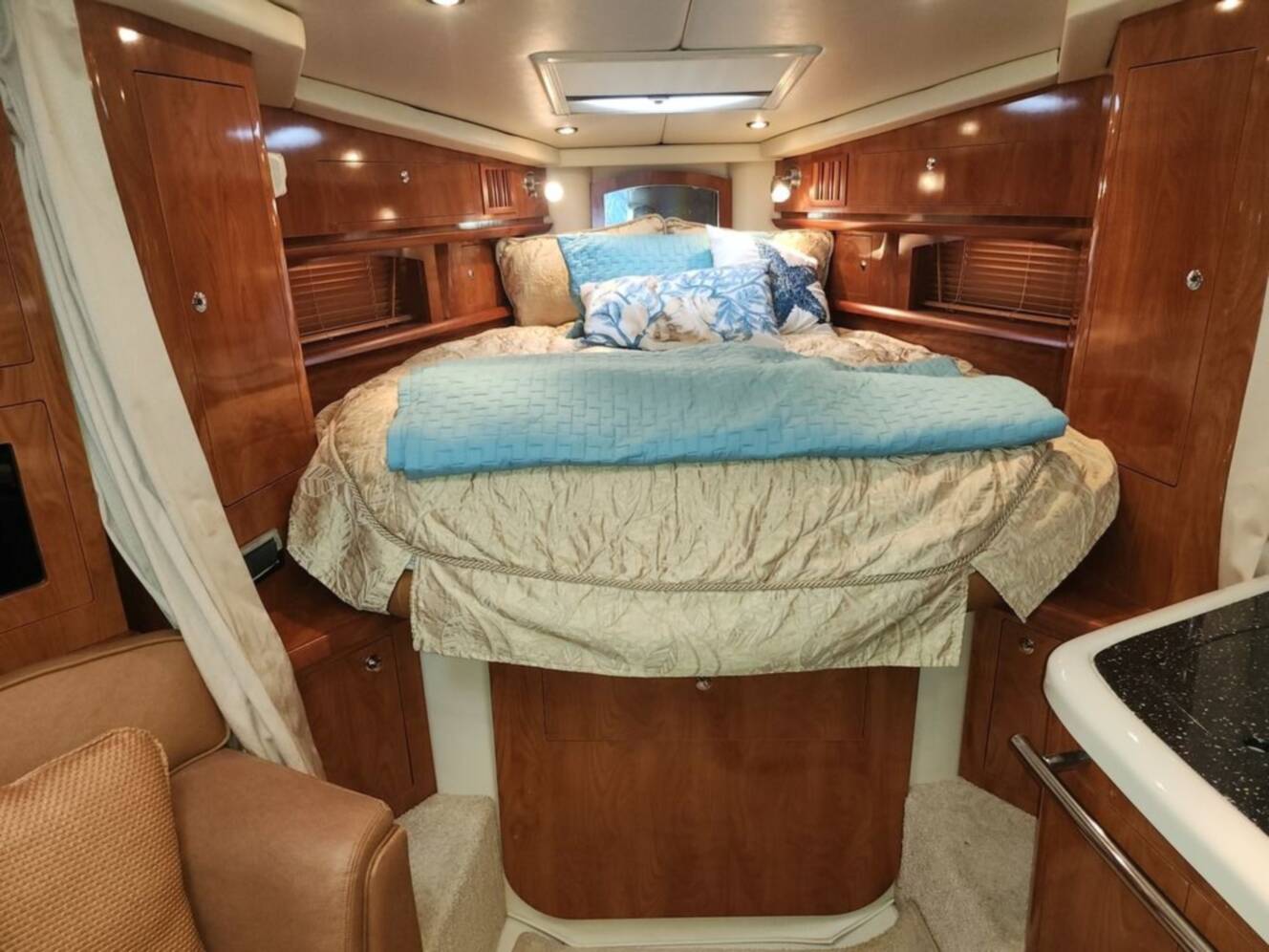 A photo of this 2007 Four Winns 358 Vista