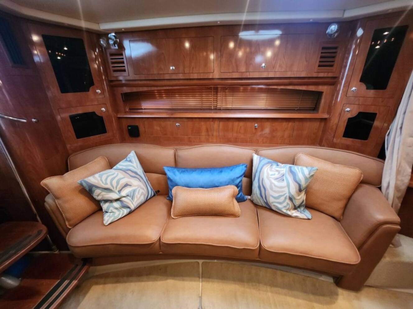 A photo of this 2007 Four Winns 358 Vista