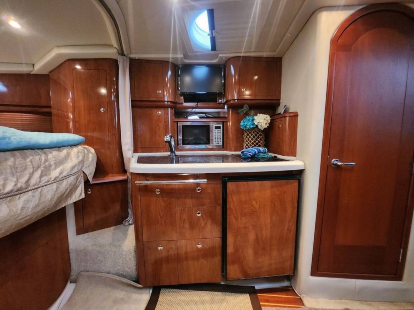 A photo of this 2007 Four Winns 358 Vista