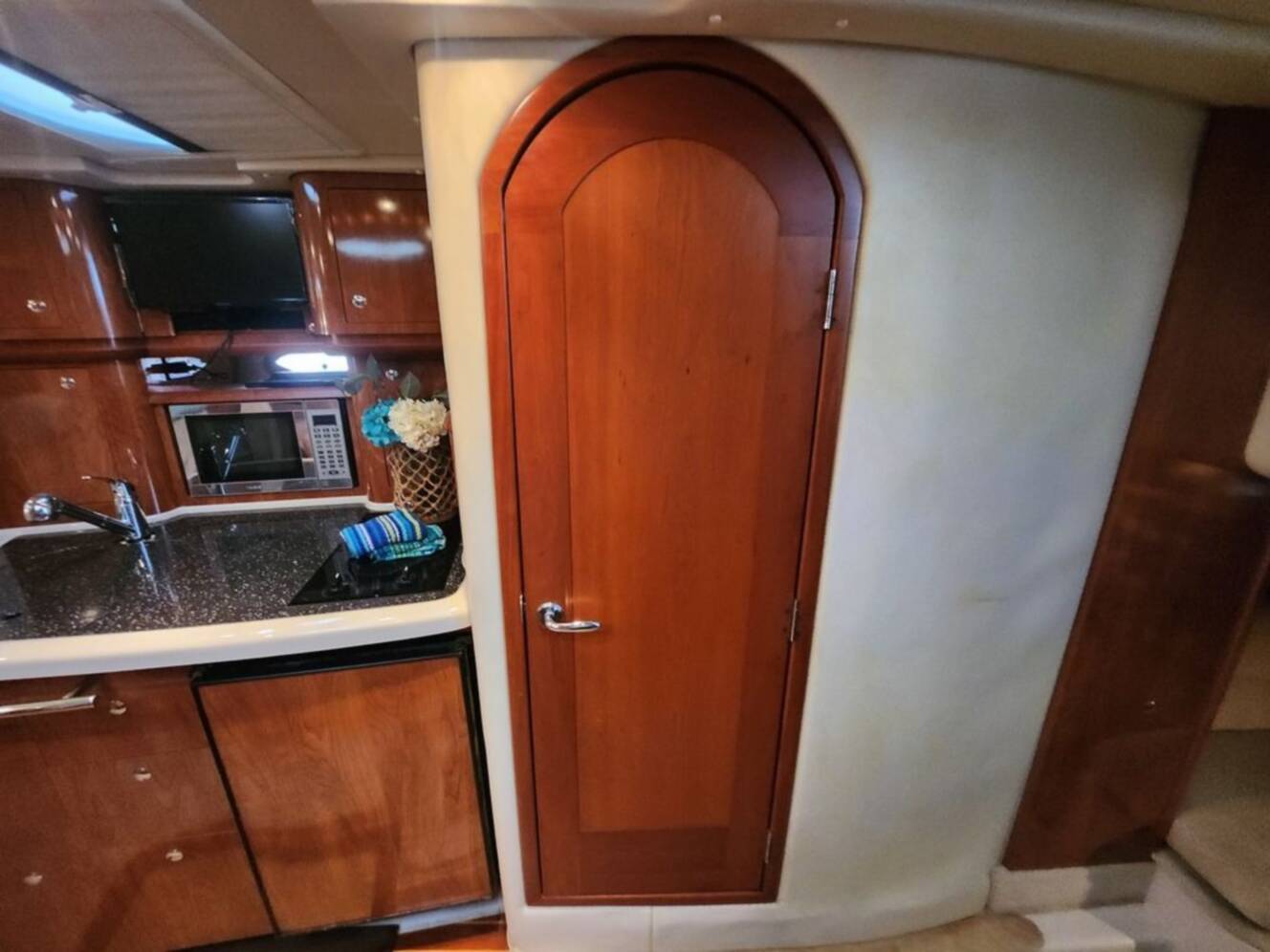 A photo of this 2007 Four Winns 358 Vista