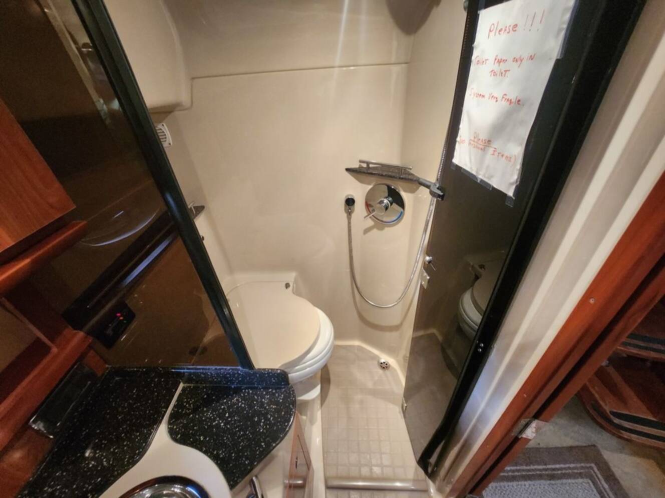 A photo of this 2007 Four Winns 358 Vista