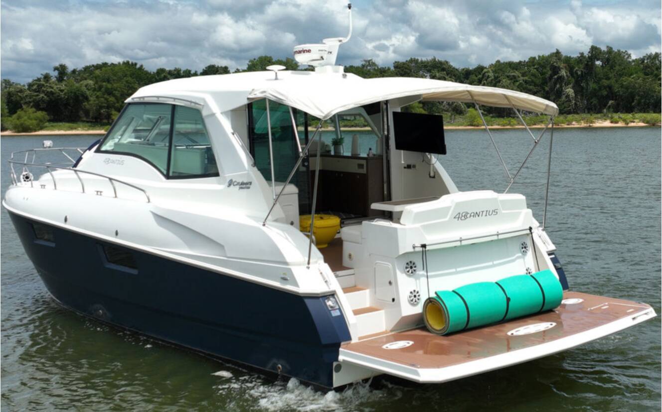 A photo of this 2011 Cruisers Yachts 48 Cantius