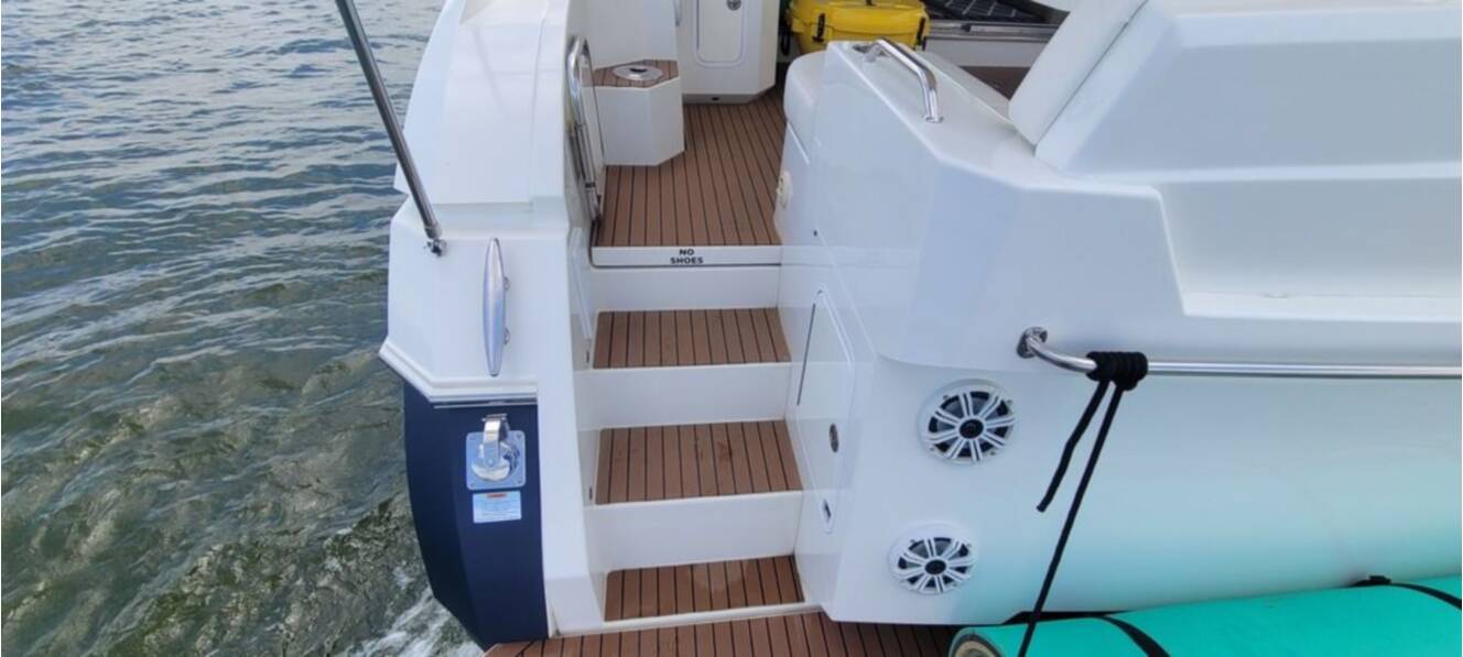 A photo of this 2011 Cruisers Yachts 48 Cantius