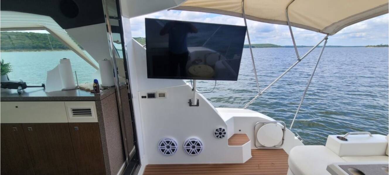 A photo of this 2011 Cruisers Yachts 48 Cantius
