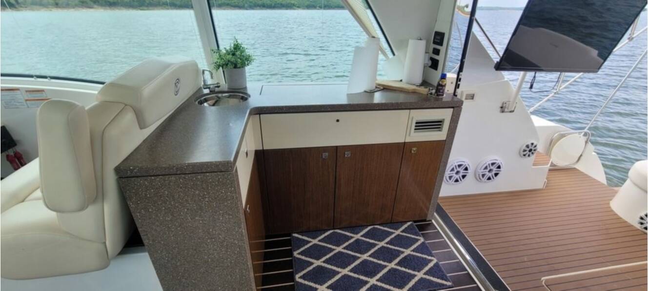 A photo of this 2011 Cruisers Yachts 48 Cantius