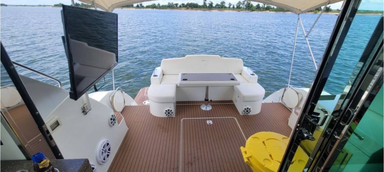 A photo of this 2011 Cruisers Yachts 48 Cantius