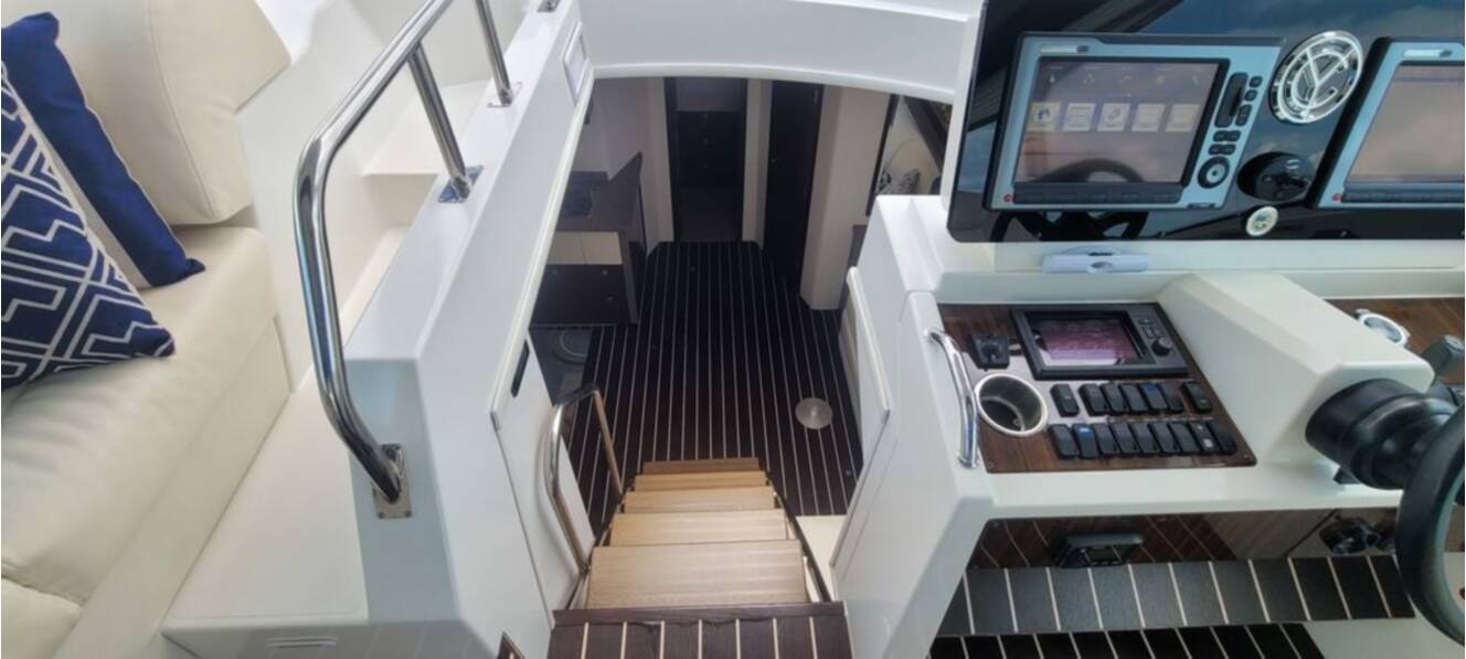 A photo of this 2011 Cruisers Yachts 48 Cantius