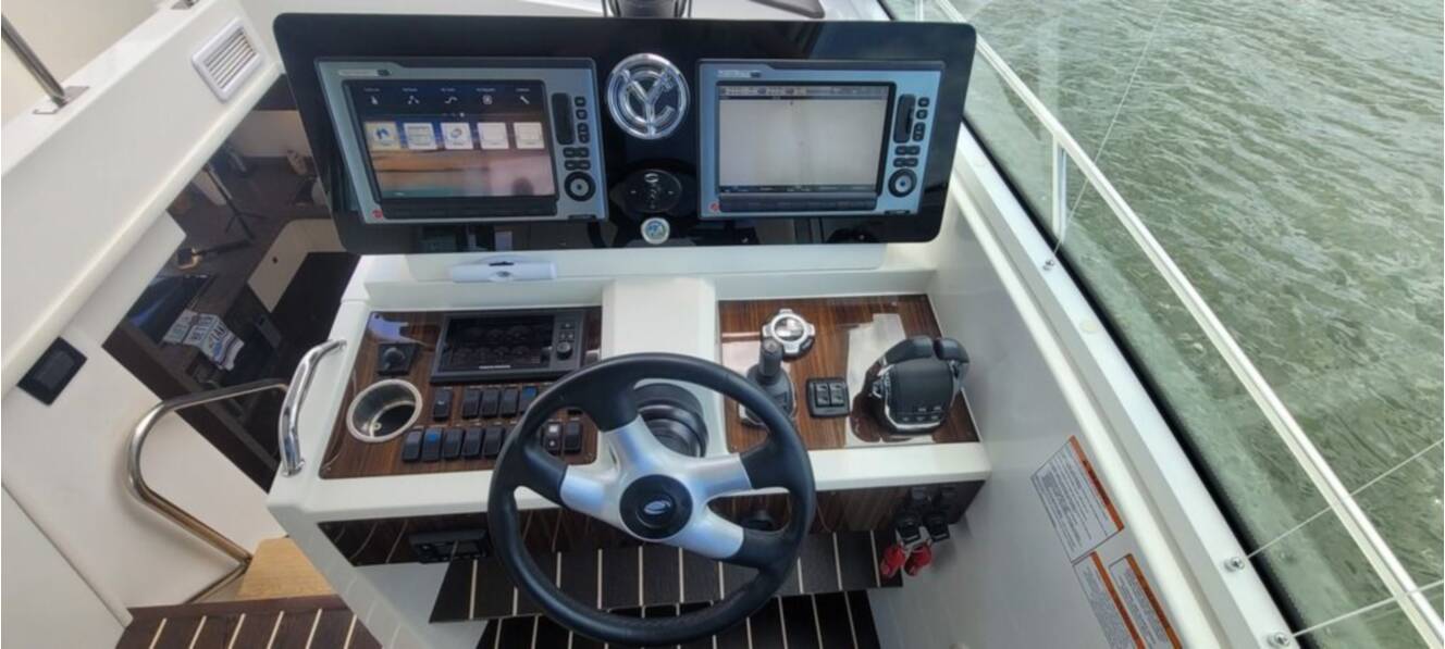 A photo of this 2011 Cruisers Yachts 48 Cantius