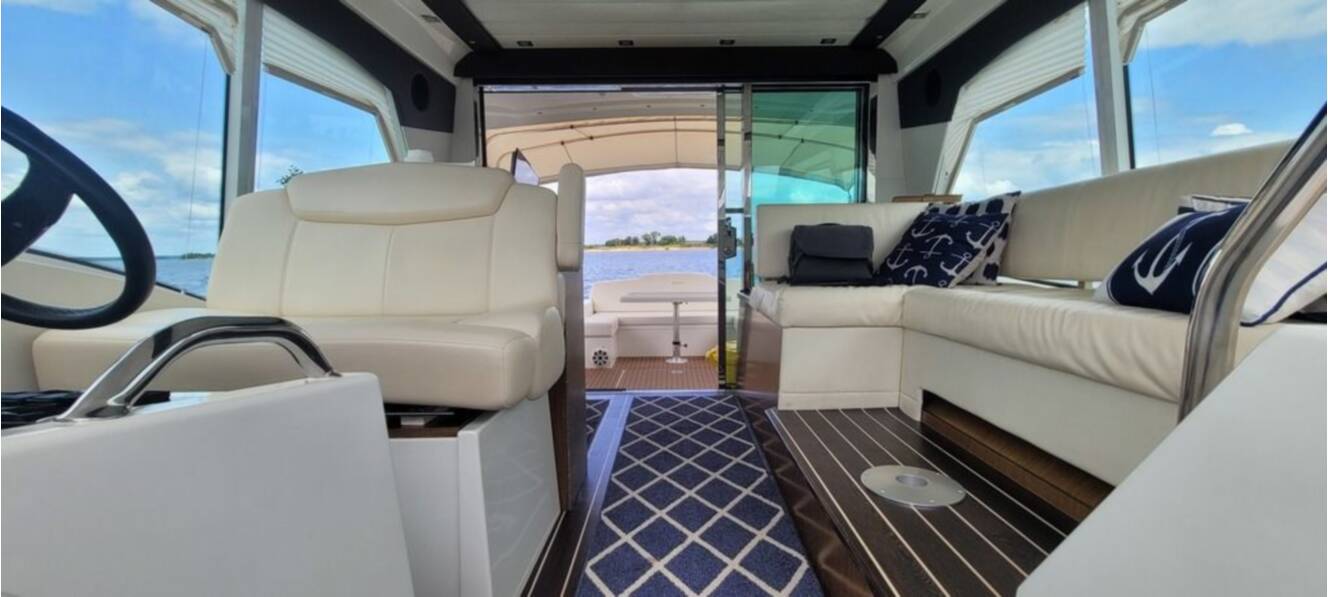 A photo of this 2011 Cruisers Yachts 48 Cantius