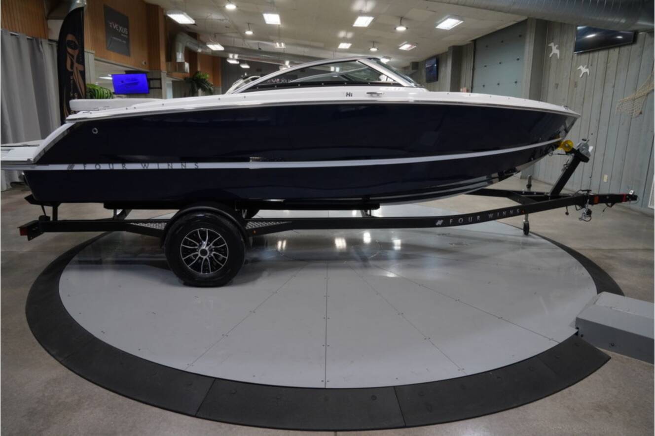 A photo of this 2026 Four Winns H1 Freedom