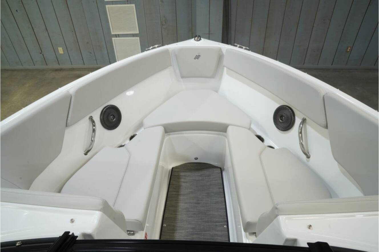 A photo of this 2026 Four Winns H1 Freedom