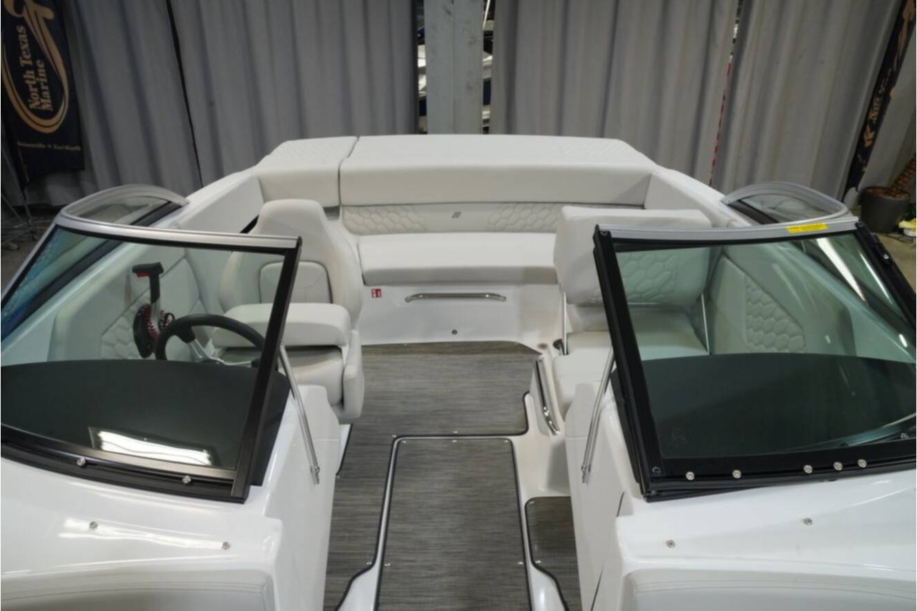 A photo of this 2026 Four Winns H1 Freedom
