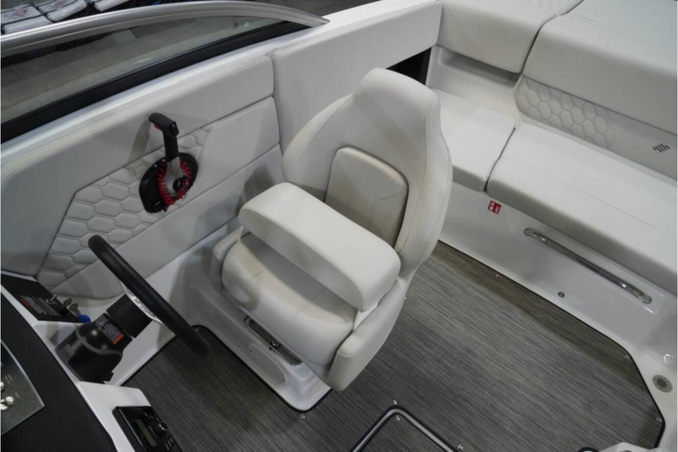 A photo of this 2026 Four Winns H1 Freedom