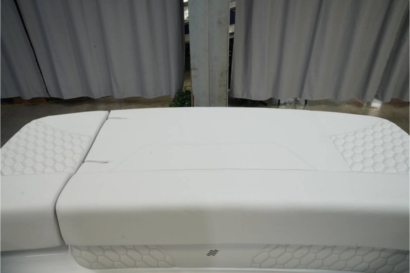 A photo of this 2026 Four Winns H1 Freedom