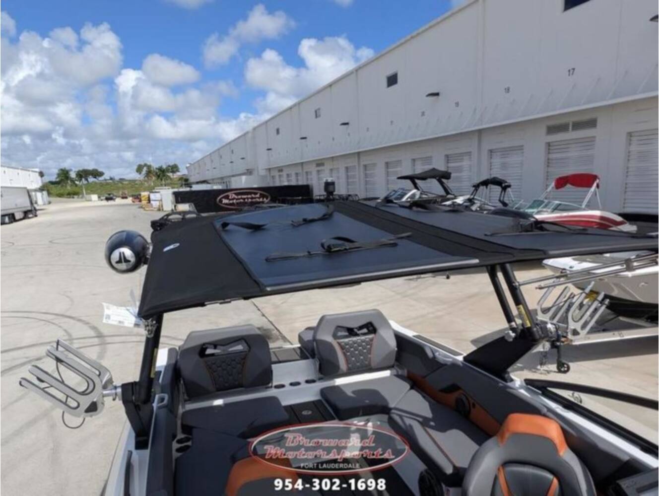 A photo of this 2026 Scarab 235 LX Wake