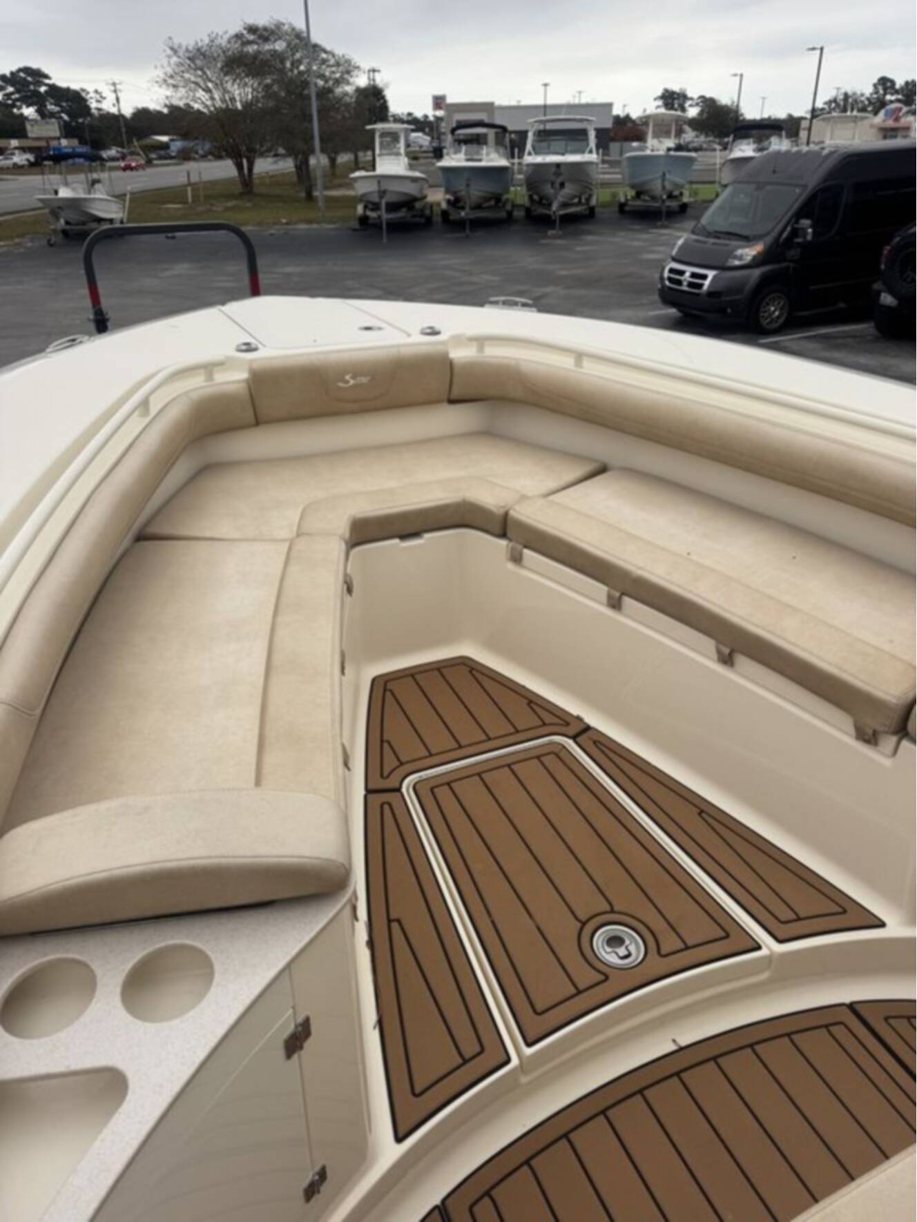 A photo of this 2018 Scout Boats 275 LXF
