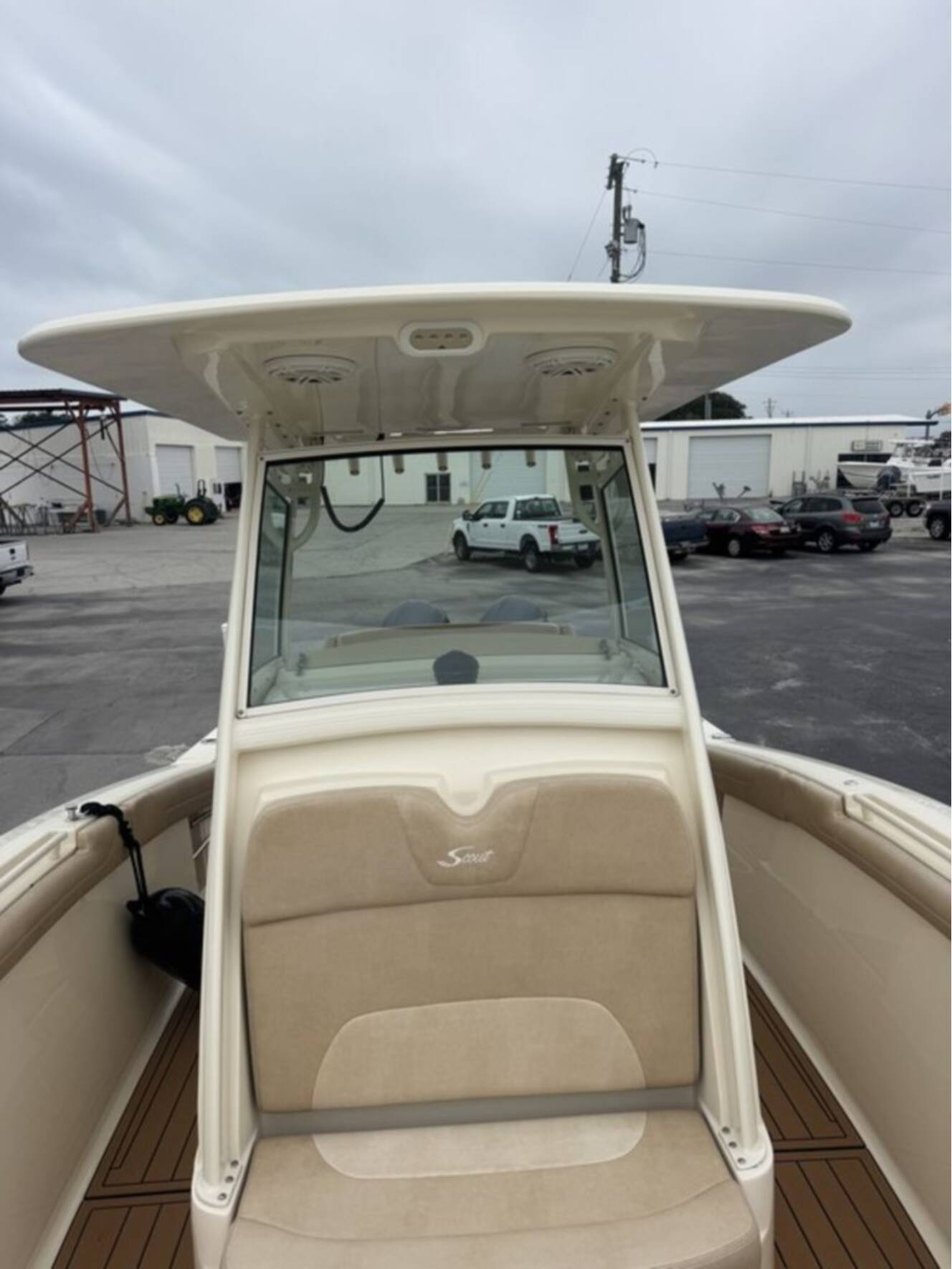 A photo of this 2018 Scout Boats 275 LXF