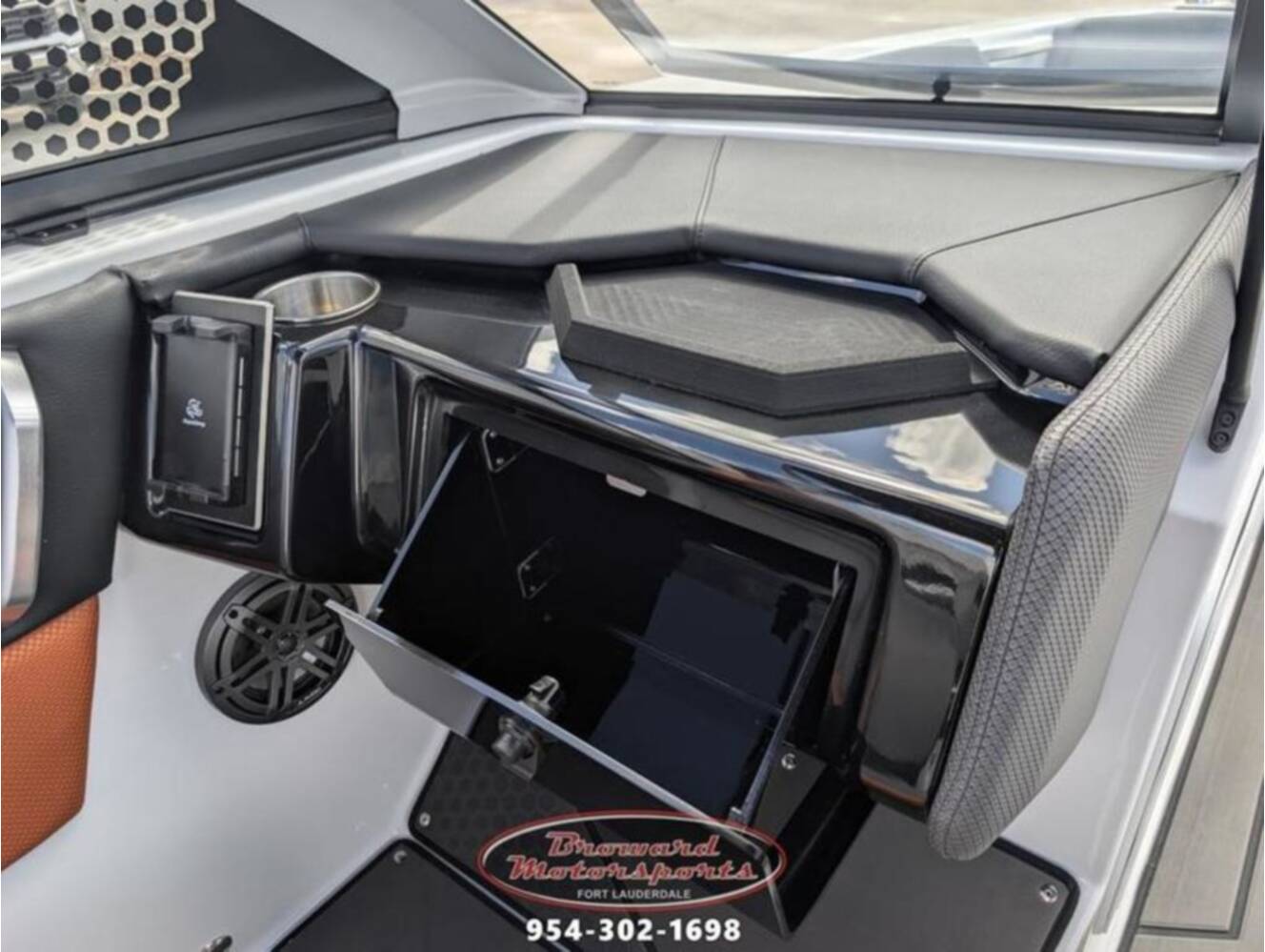 A photo of this 2026 Scarab 235 LX Wake