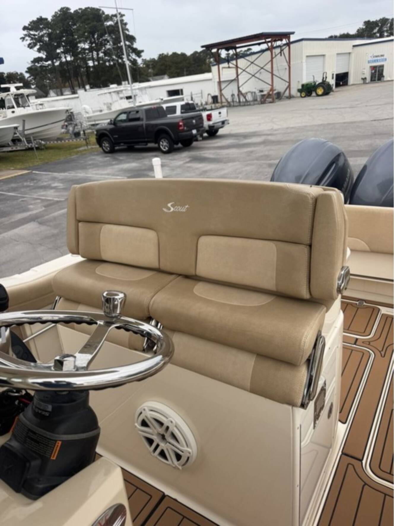 A photo of this 2018 Scout Boats 275 LXF