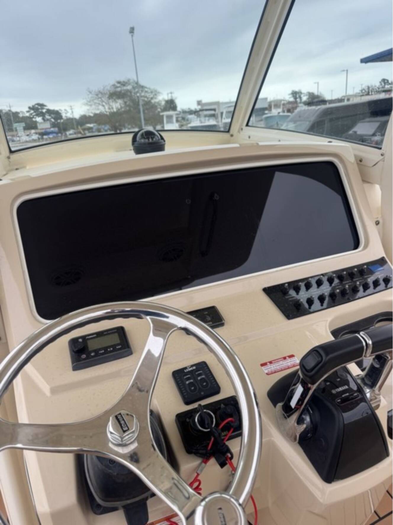A photo of this 2018 Scout Boats 275 LXF