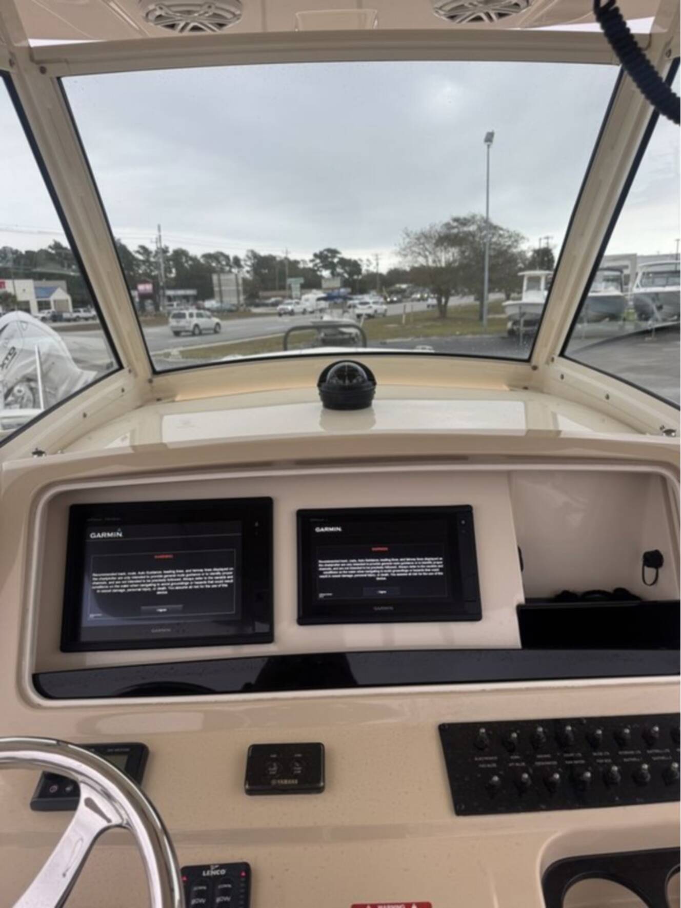 A photo of this 2018 Scout Boats 275 LXF