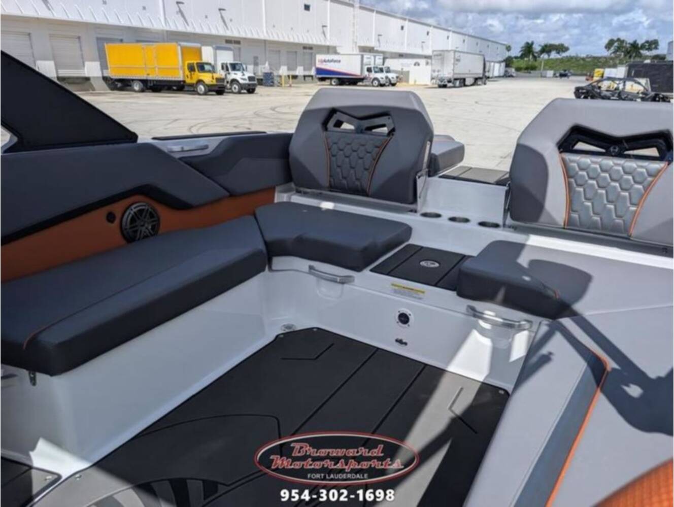 A photo of this 2026 Scarab 235 LX Wake